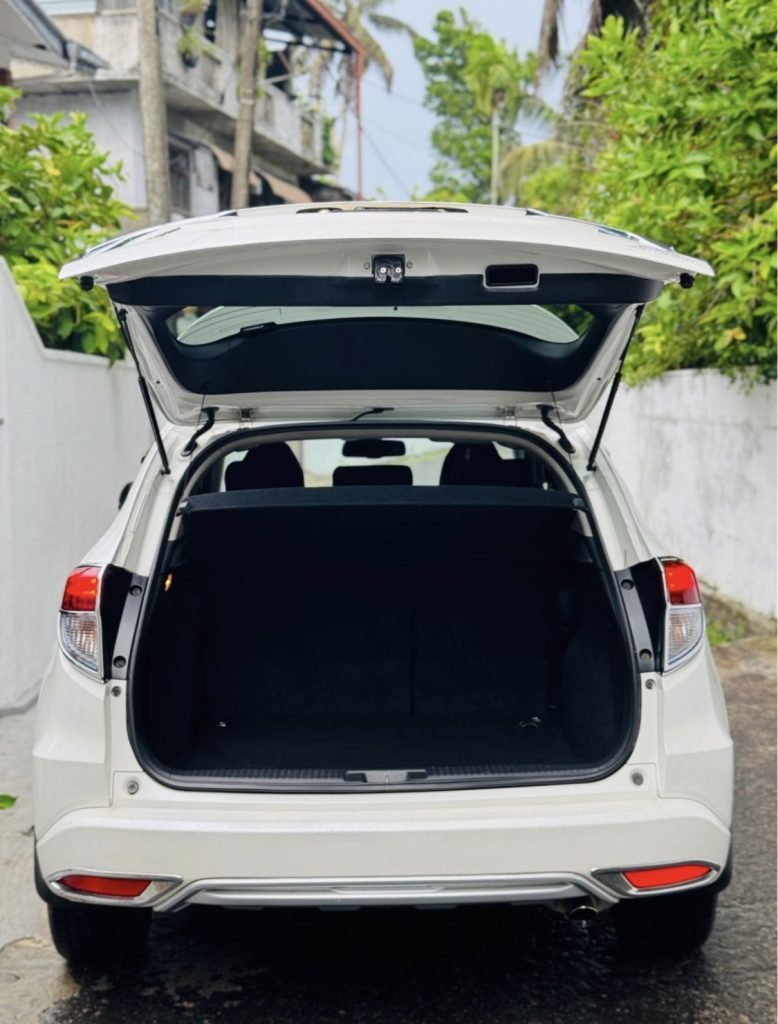 Boot / luggage area — Honda Vezel