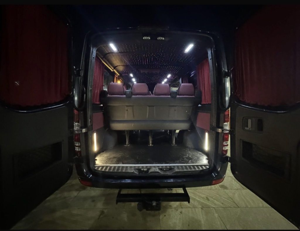 Boot / luggage area — Mercedes-Benz Sprinter