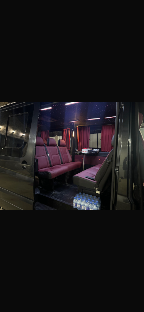 Interior right — Mercedes-Benz Sprinter