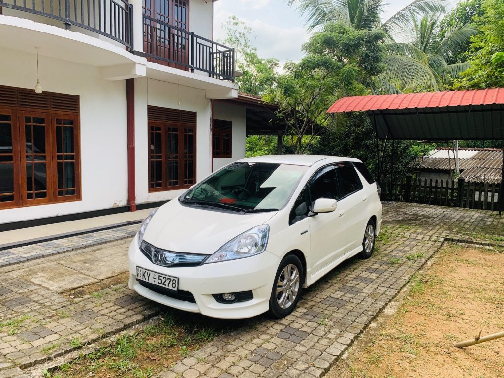 Honda Fit shuttle photo 1