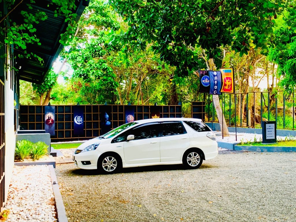 Honda Fit shuttle photo 2