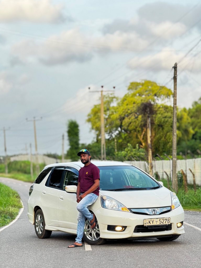 Honda Fit shuttle photo 4