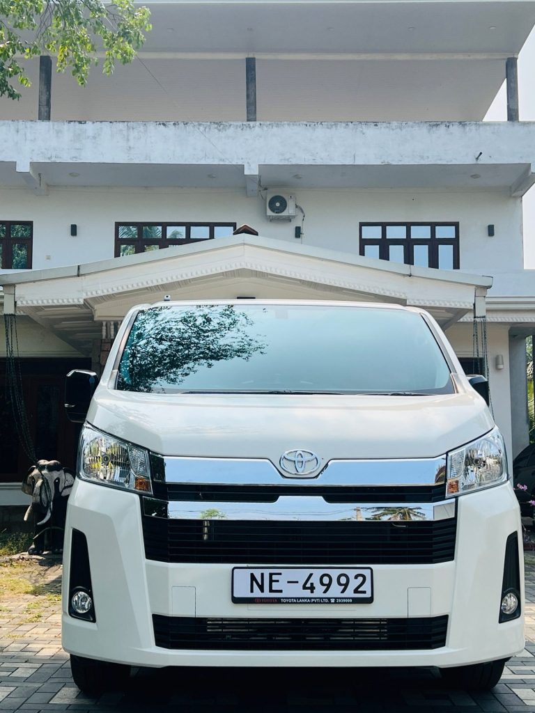 Front — Toyota Hiace GDH301