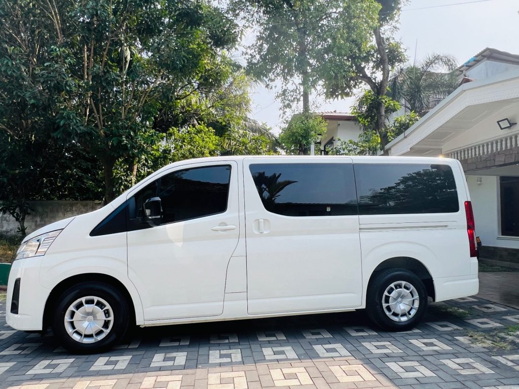Right side — Toyota Hiace GDH301