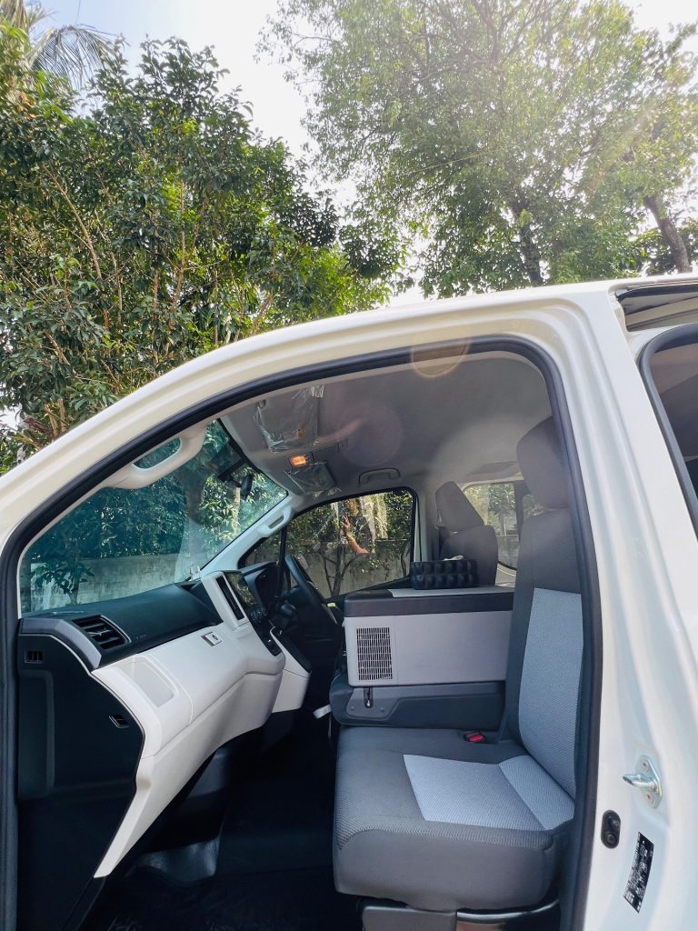 Interior left — Toyota Hiace GDH301