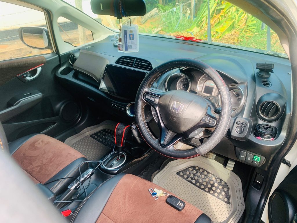 Honda Fit shuttle photo 6