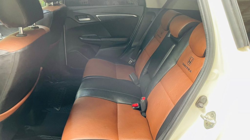 Interior right — Honda Fit shuttle