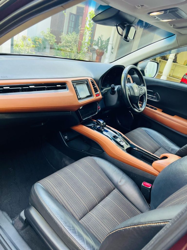 Interior right — Honda Vezel