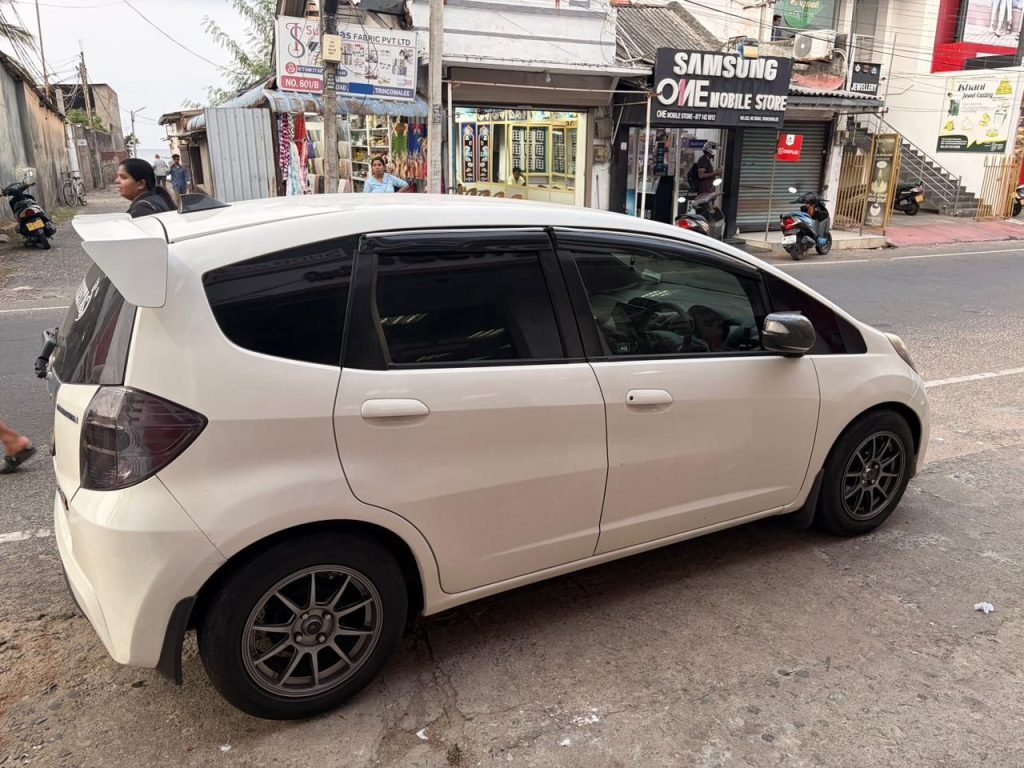 Right side — Honda Fit