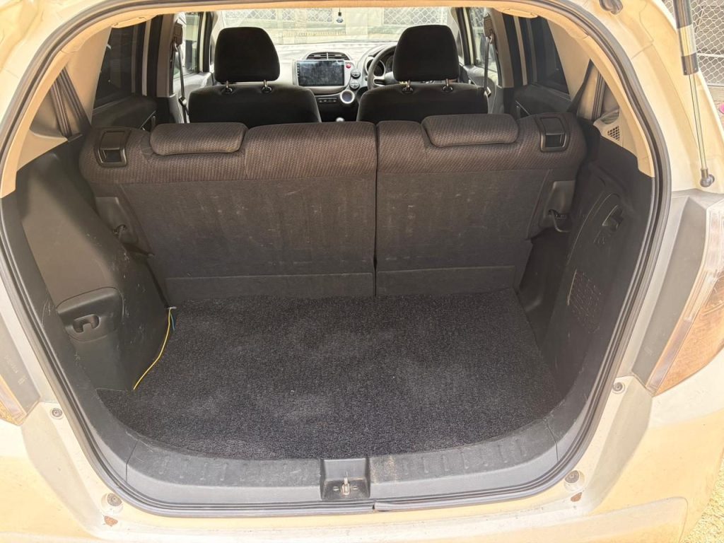 Boot / luggage area — Honda Fit