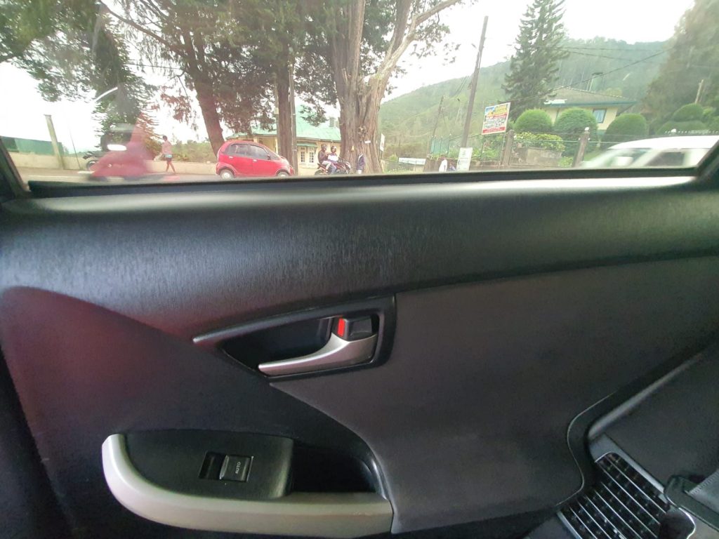 Interior left — Toyota Prius