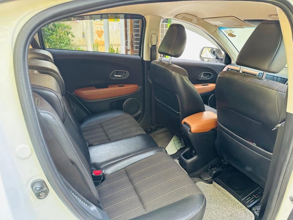 Interior left — Honda VEZEL