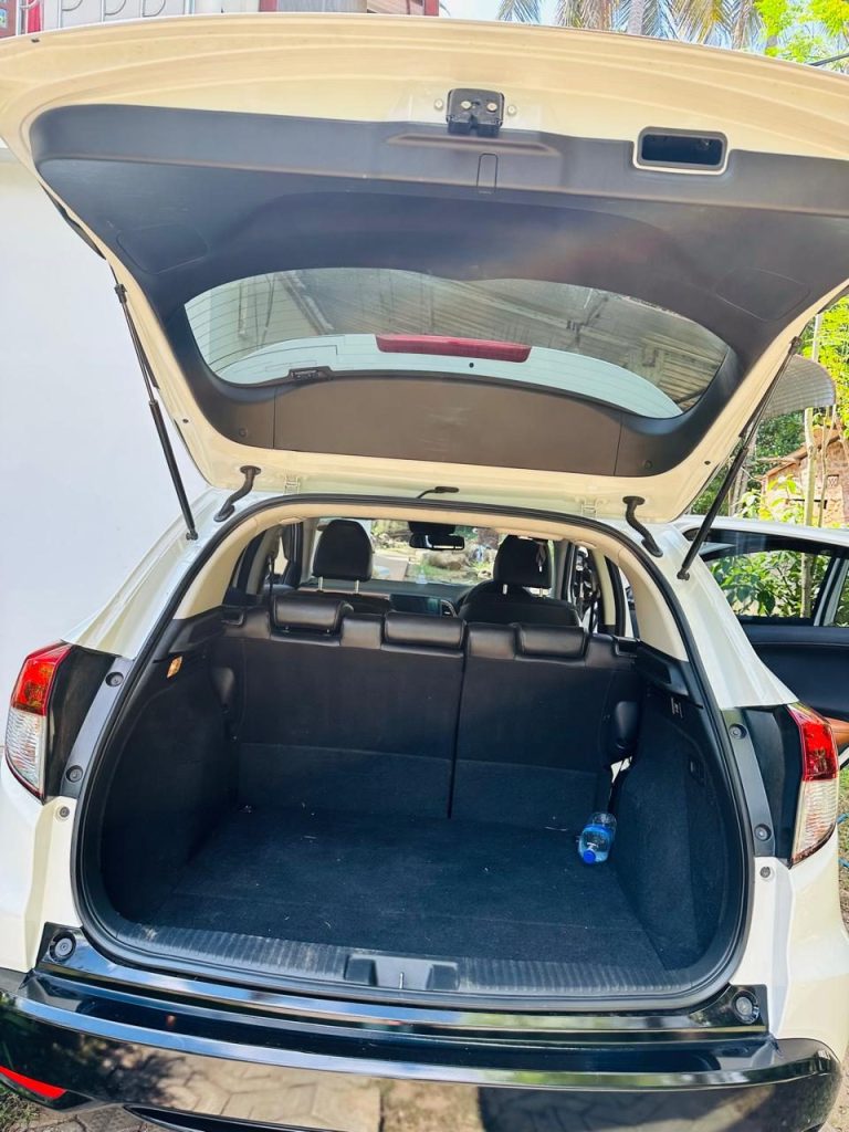 Boot / luggage area — Honda VEZEL
