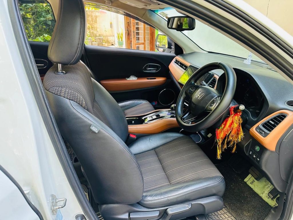 Interior right — Honda VEZEL