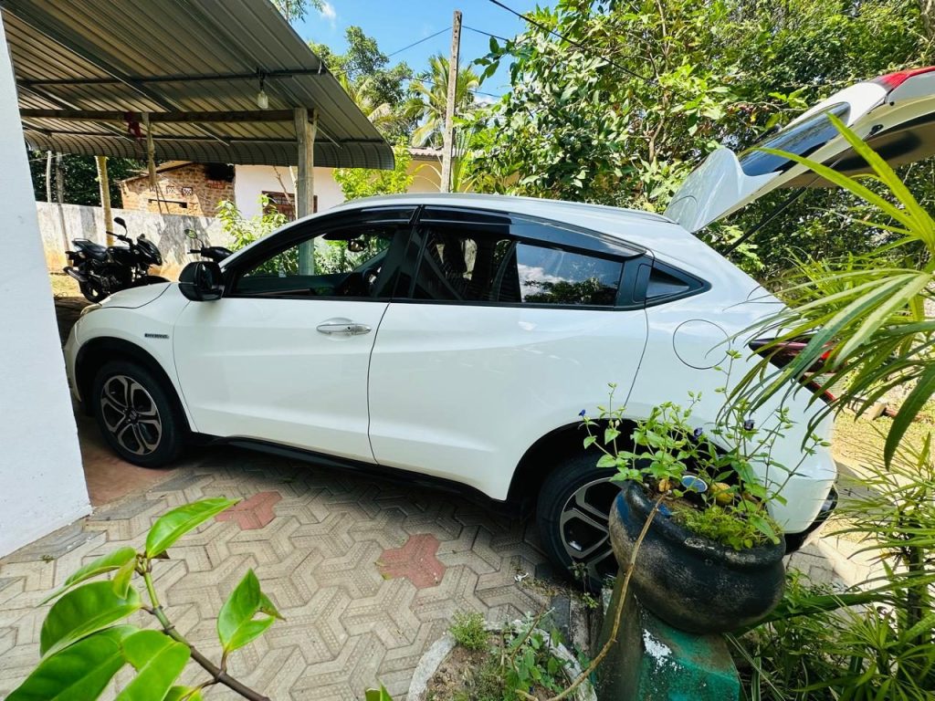 Left side — Honda VEZEL