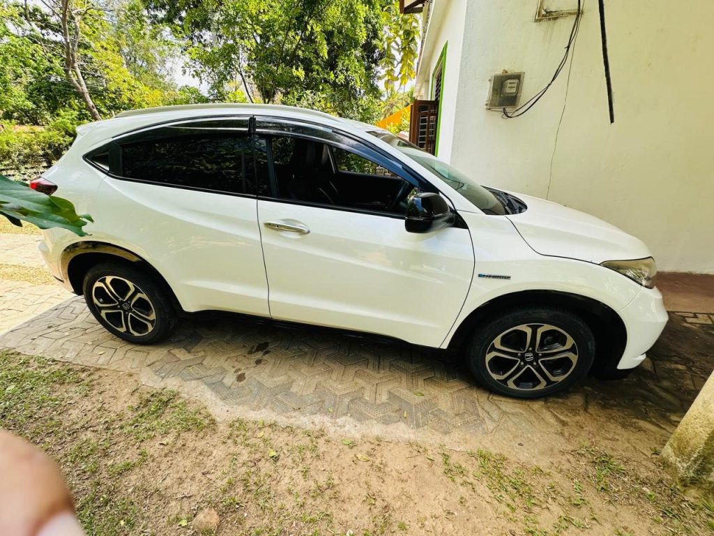 Right side — Honda VEZEL