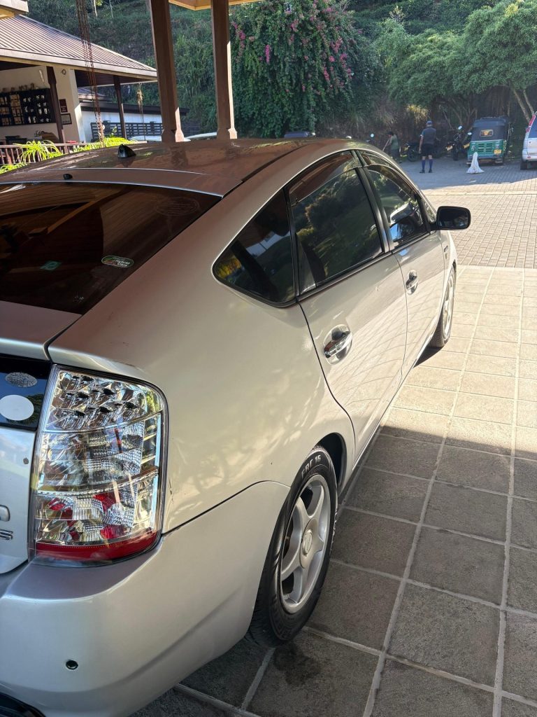 Toyota Prius photo 4