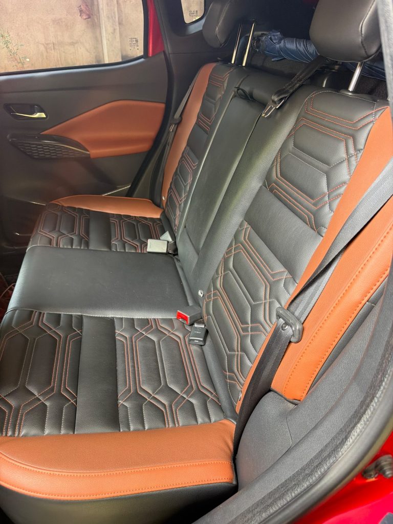 Interior left — Nissan Megnite