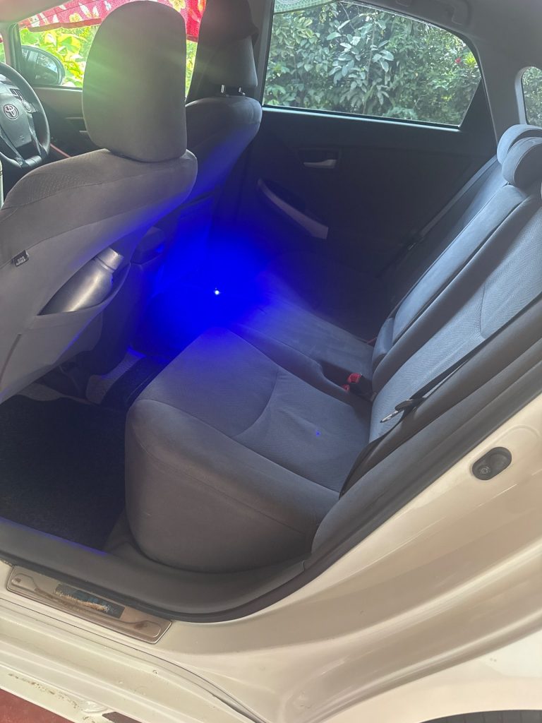Interior left — Toyota Prius