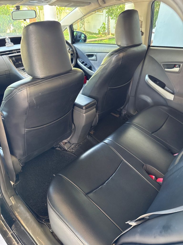Interior left — Toyota Prius
