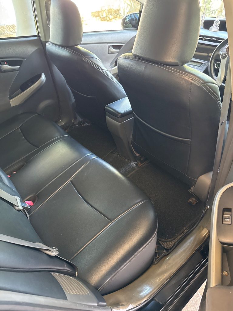 Interior right — Toyota Prius