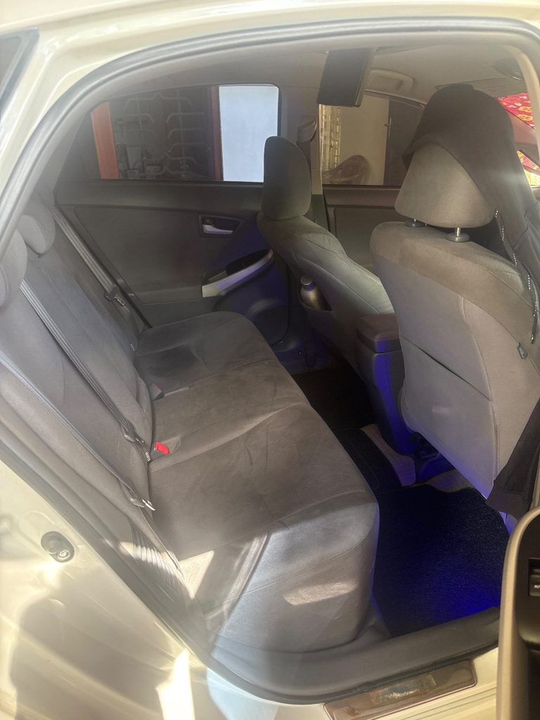Interior right — Toyota Prius