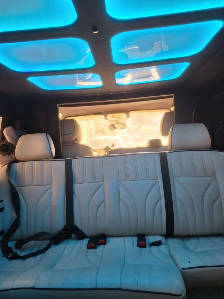 Interior left — Mercedes-Benz Vito Tourer