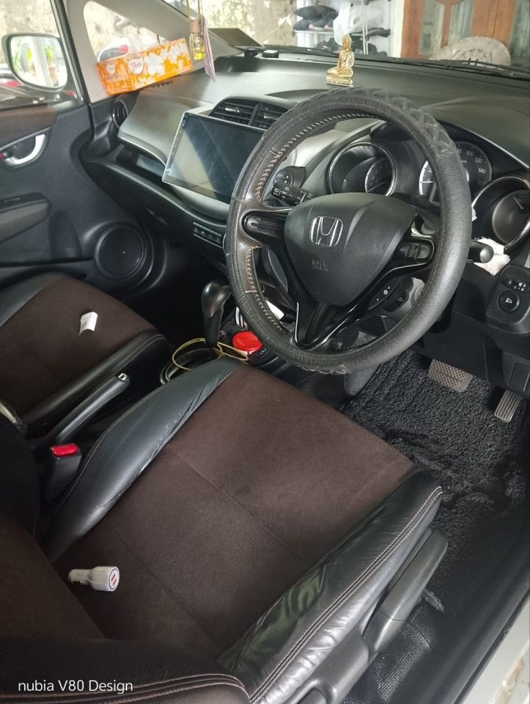 Dashboard — Honda Fit Shuttle