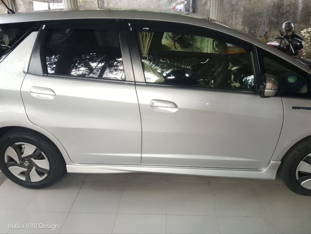 Right side — Honda Fit Shuttle