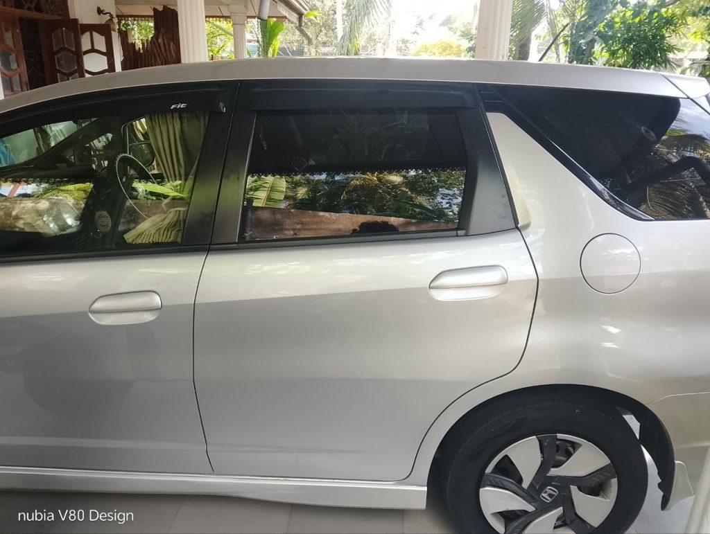 Left side — Honda Fit Shuttle
