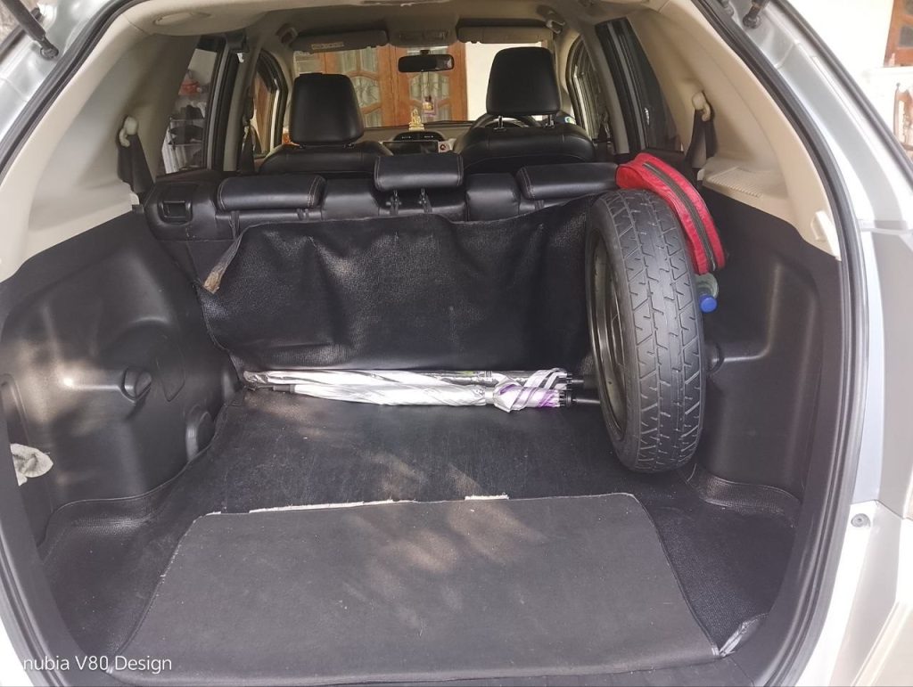 Boot / luggage area — Honda Fit Shuttle