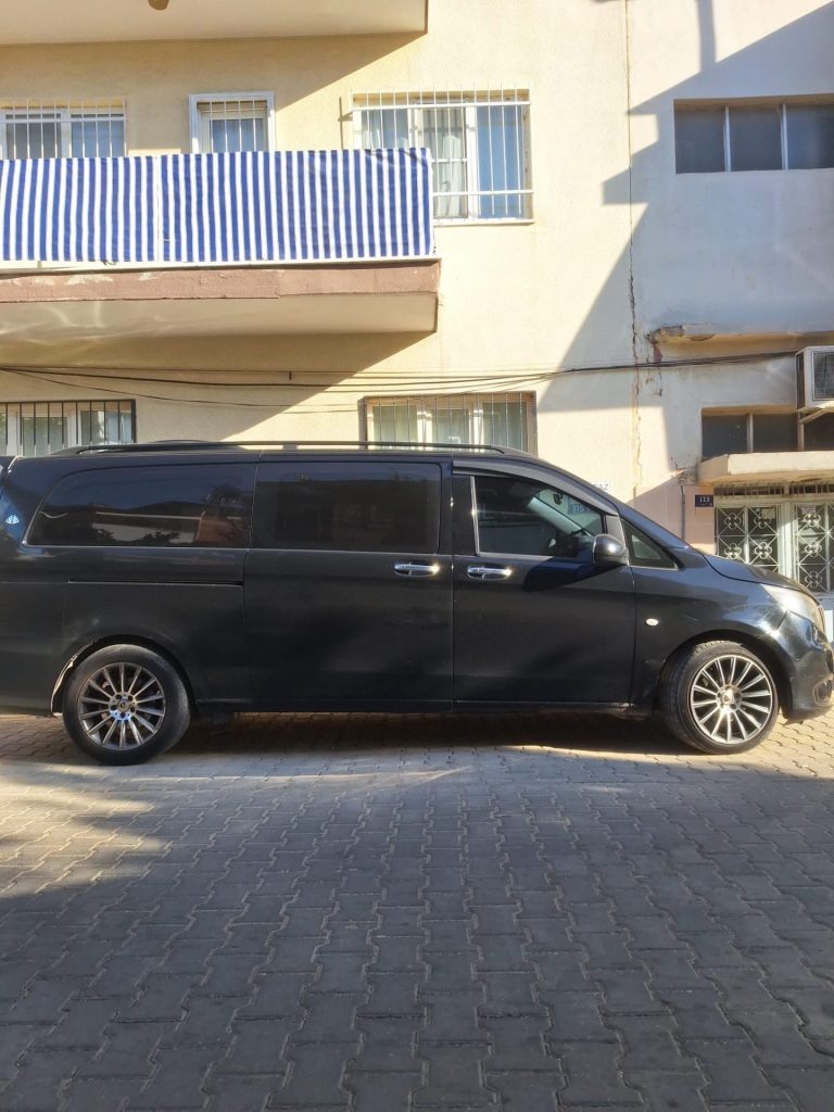 Right side — Mercedes-Benz Vito Tourer