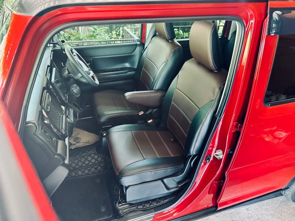 Interior left — Suzuki Hustler
