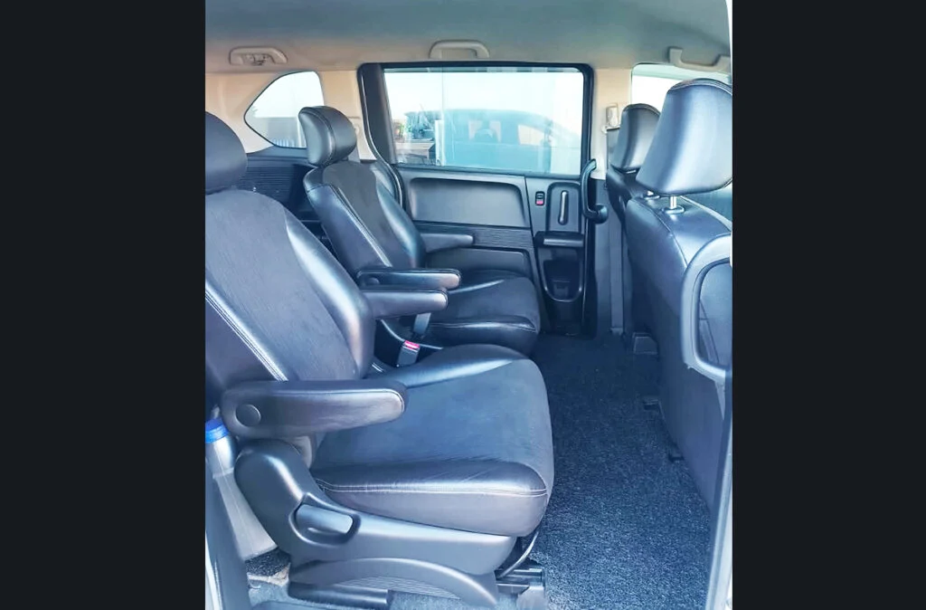 Interior right — Honda Freed