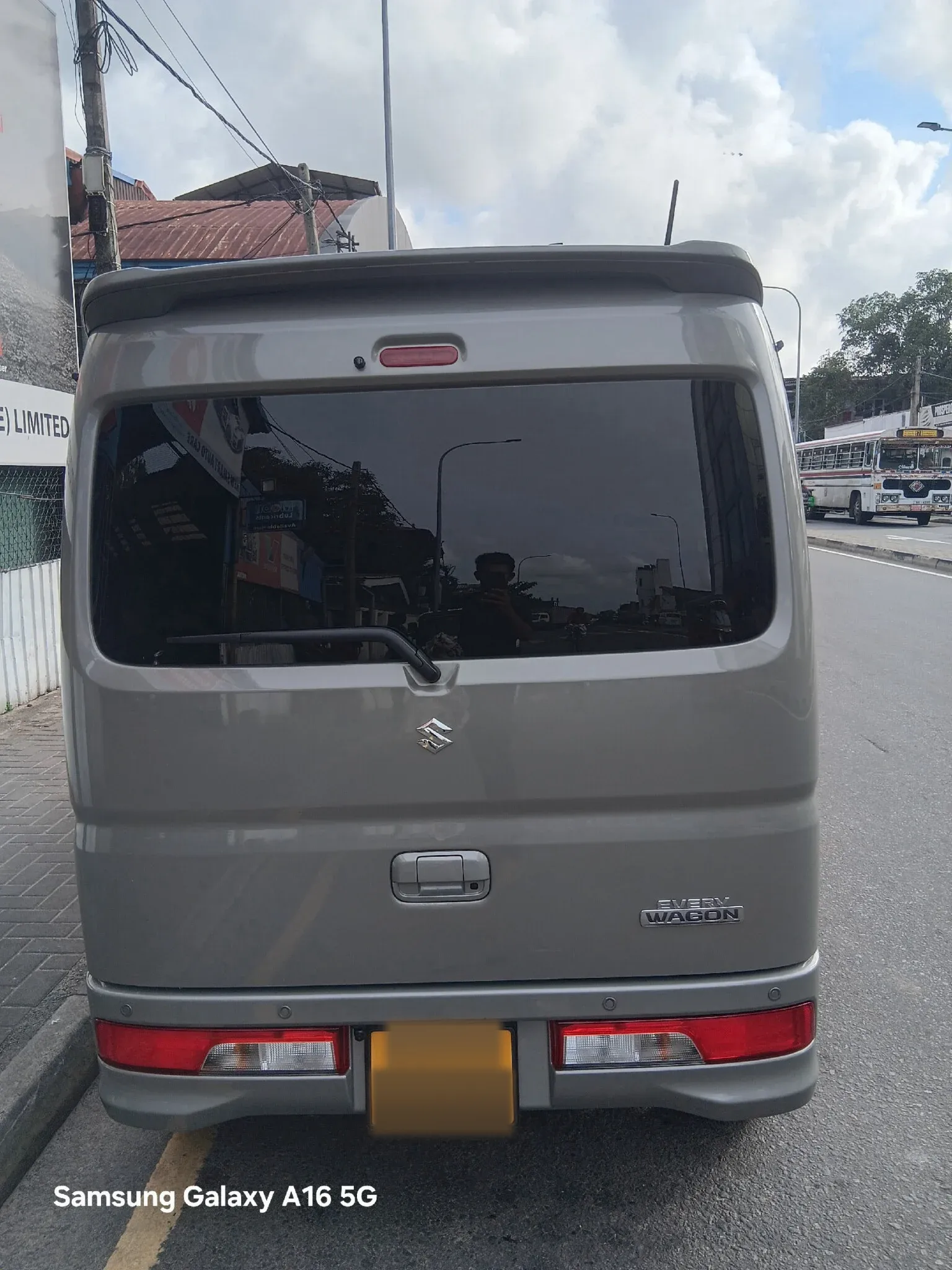 Boot / luggage area — SUZUKI wagon