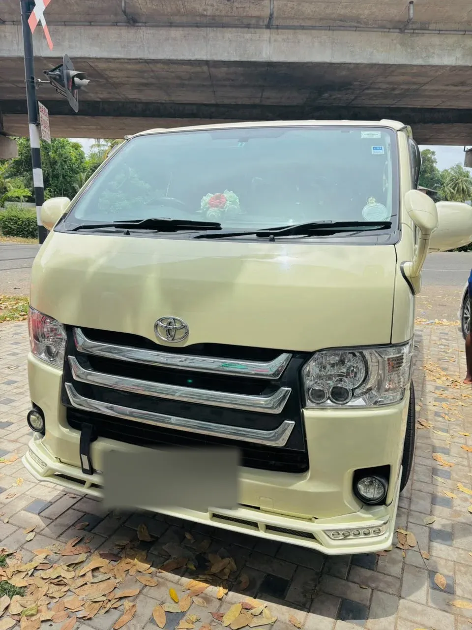 Front — TOYOTA KDH Flat Roof