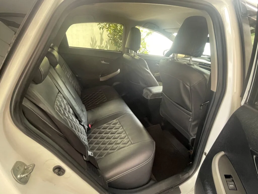 Interior left — Toyota Prius