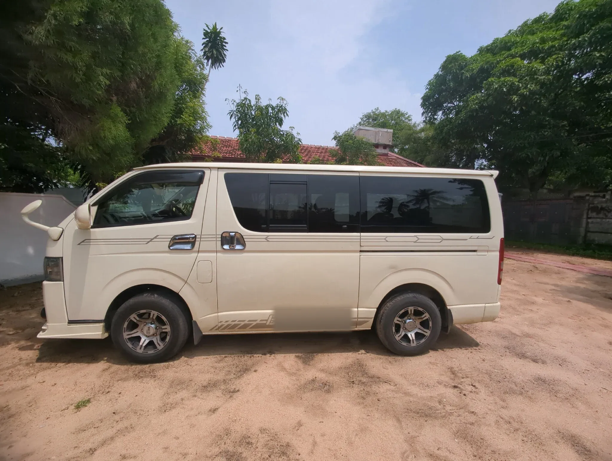 Left side — TOYOTA KDH Flat Roof