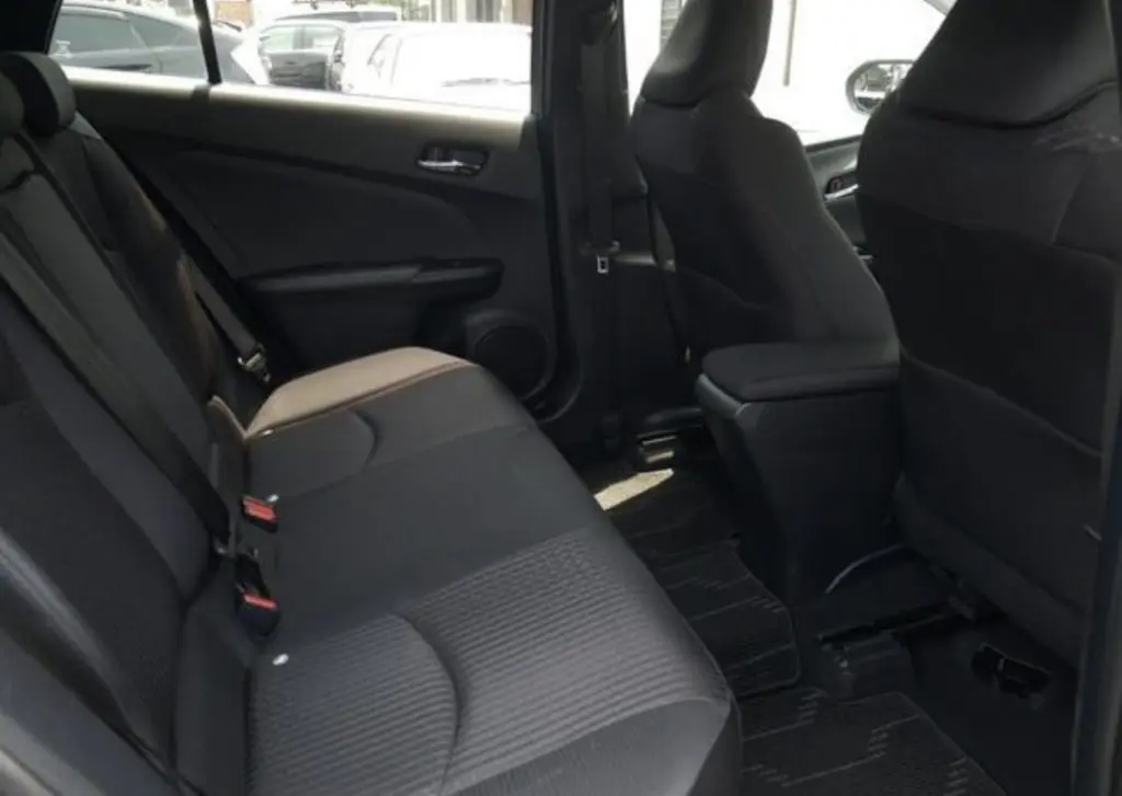 Interior right — Toyota Prius