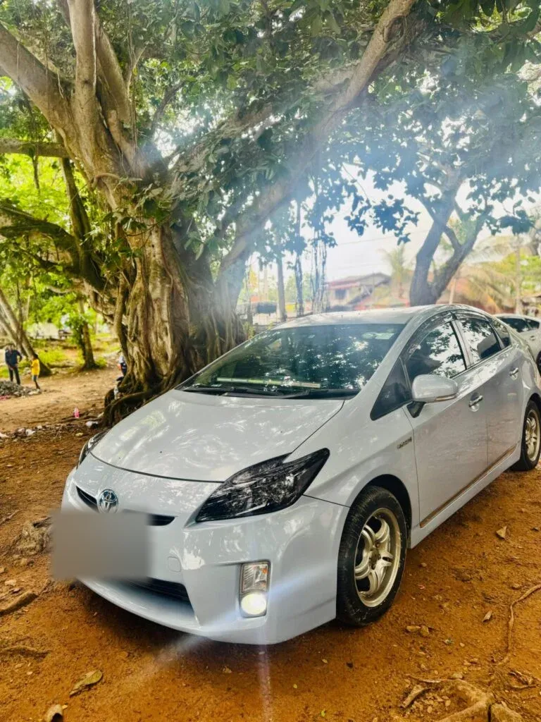 Right side — Toyota Prius