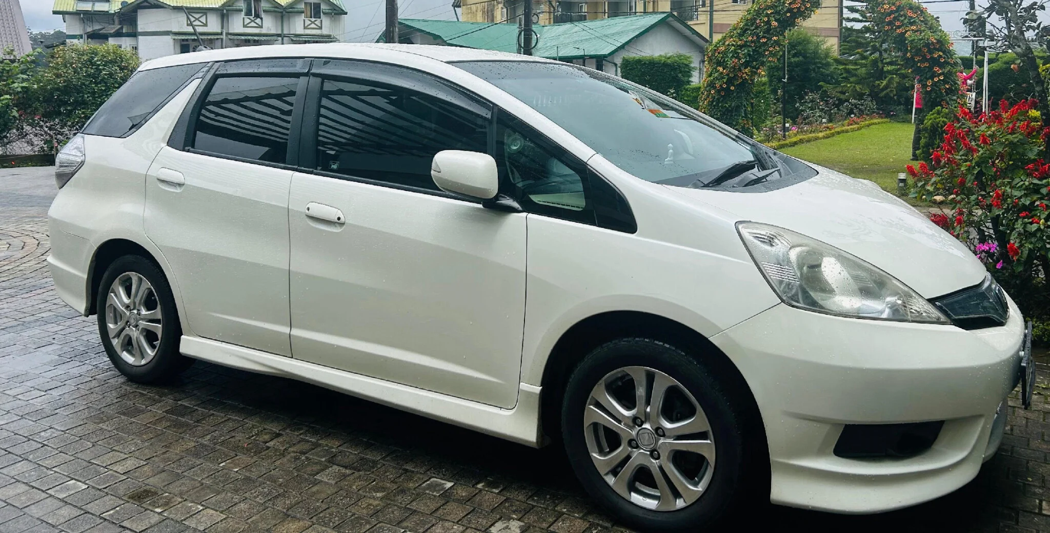Right side — HONDA shuttle