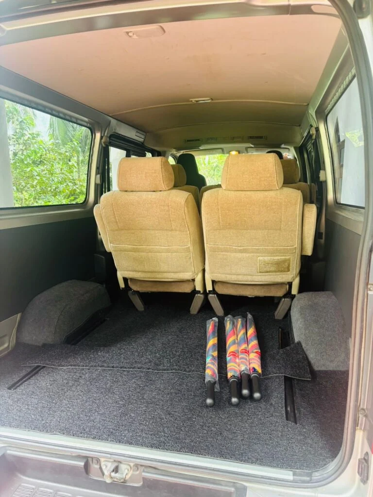 Boot / luggage area — Toyota Hiace