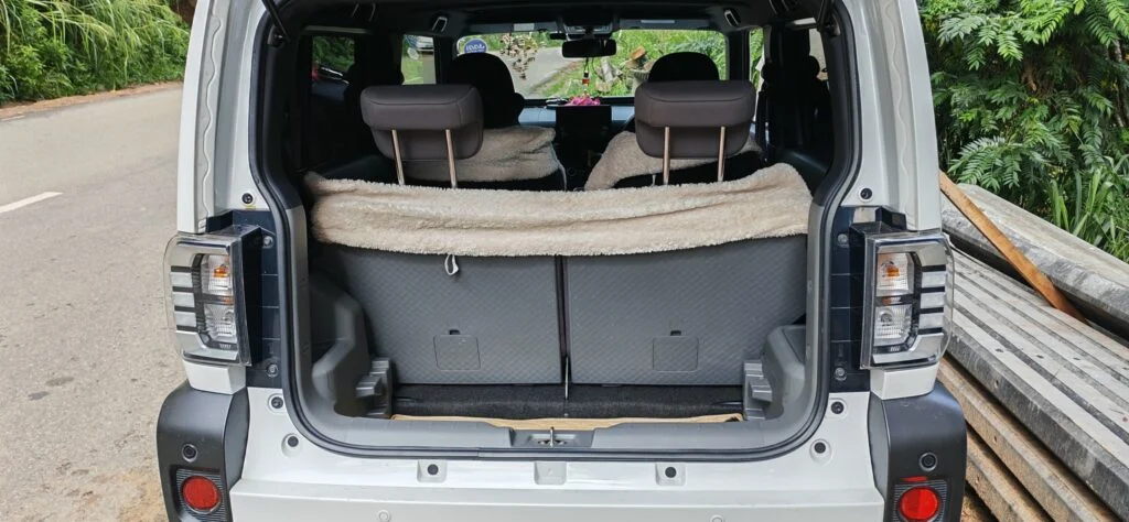 Boot / luggage area — Daihatsu Taft