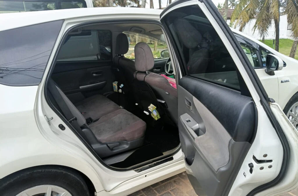 Interior right — Toyota Prius Alpha
