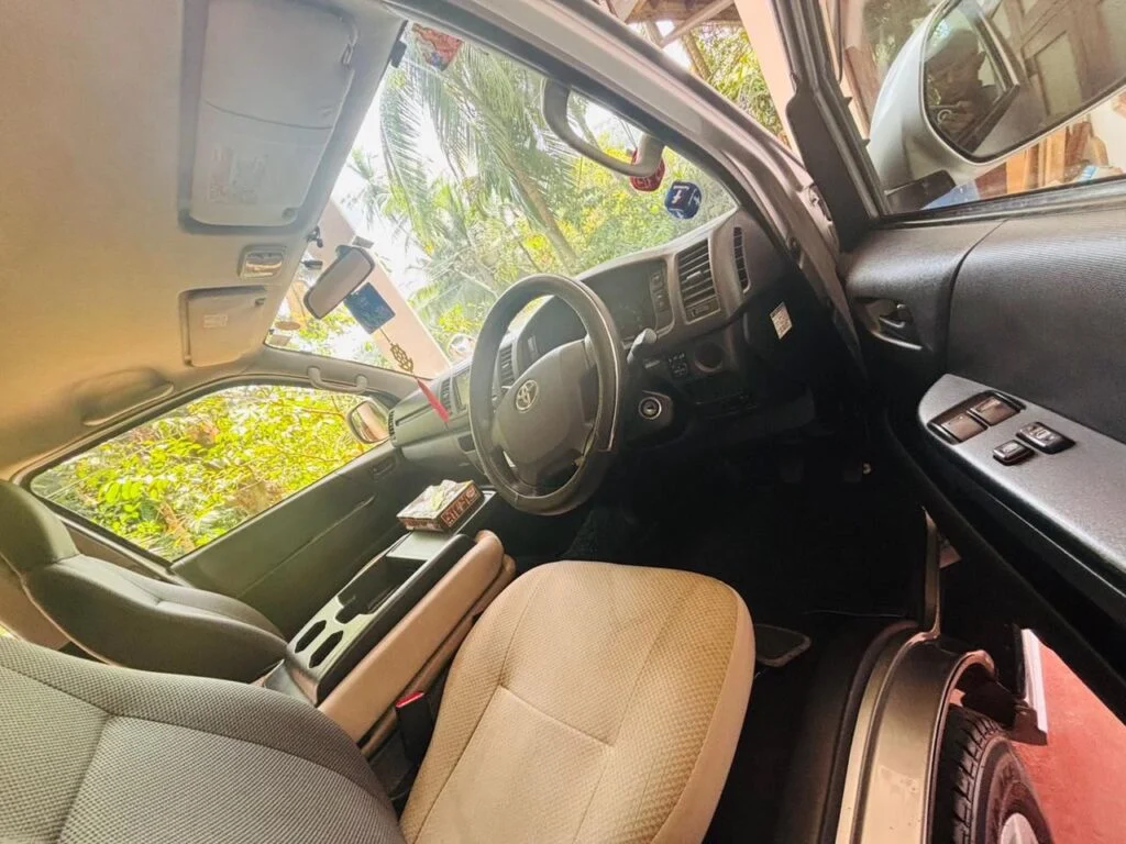 Dashboard — Toyota Hiace