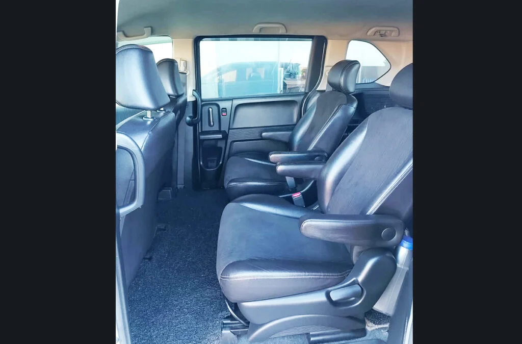 Interior left — Honda Freed