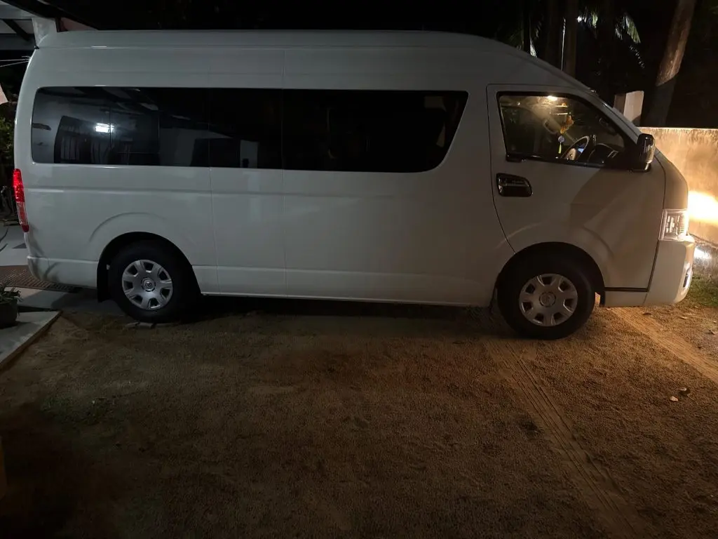 Right side — Toyota KDH HI ROOF