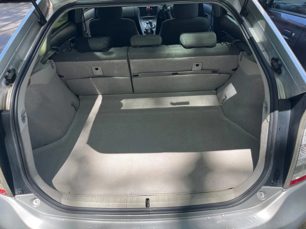 Boot / luggage area — Prius Toyota prius