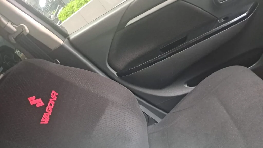 Interior left — Suzuki Wagon R