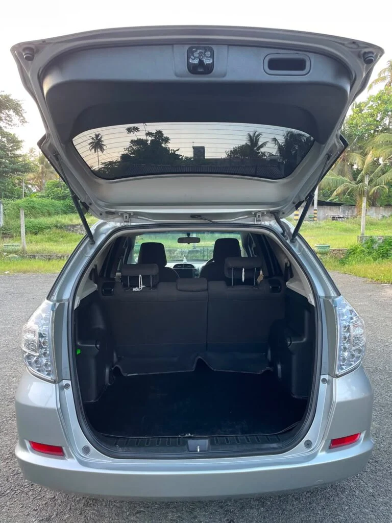 Boot / luggage area — honda fit shuttle honda